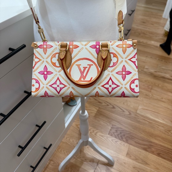 Louis Vuitton Pink and White Crossbody Bag - Picture 4 of 6